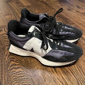 New Balance Classic 327 Women's Sneakers